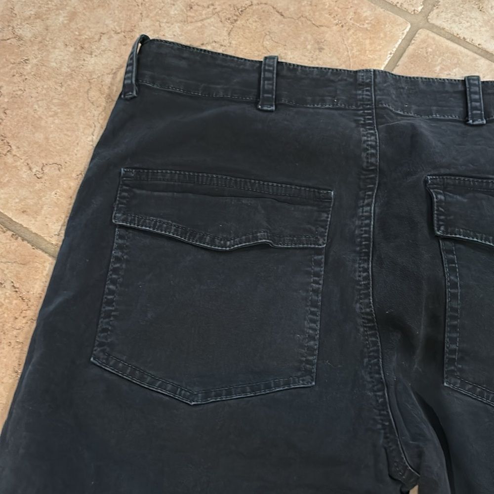Nili Lotan woman's black cargo pants cuffed at the bottom - Picture 9 of 14